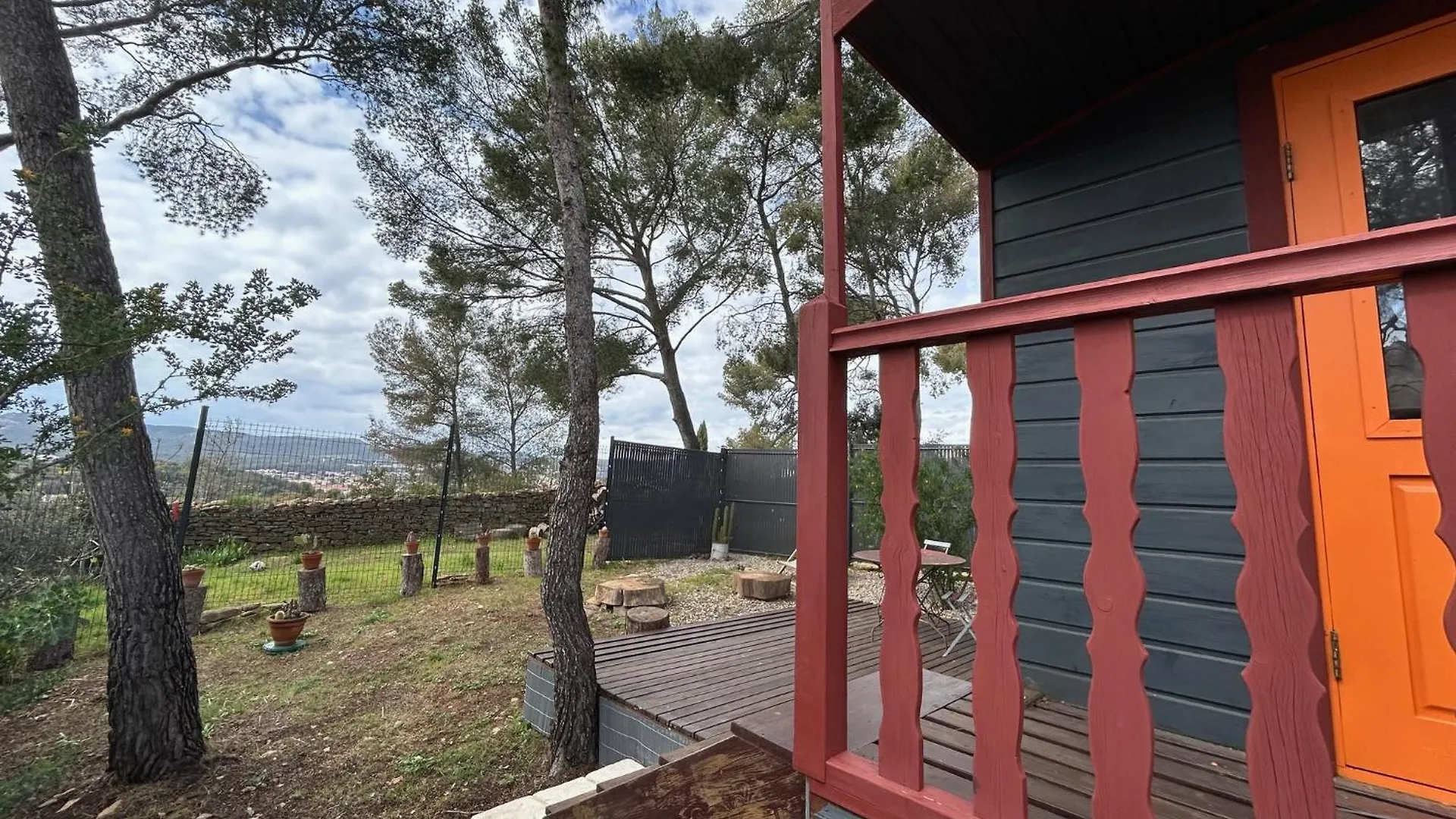 Roulotte La Ciotat Avec Terrasse Et Jardin Vue Mer Campsite