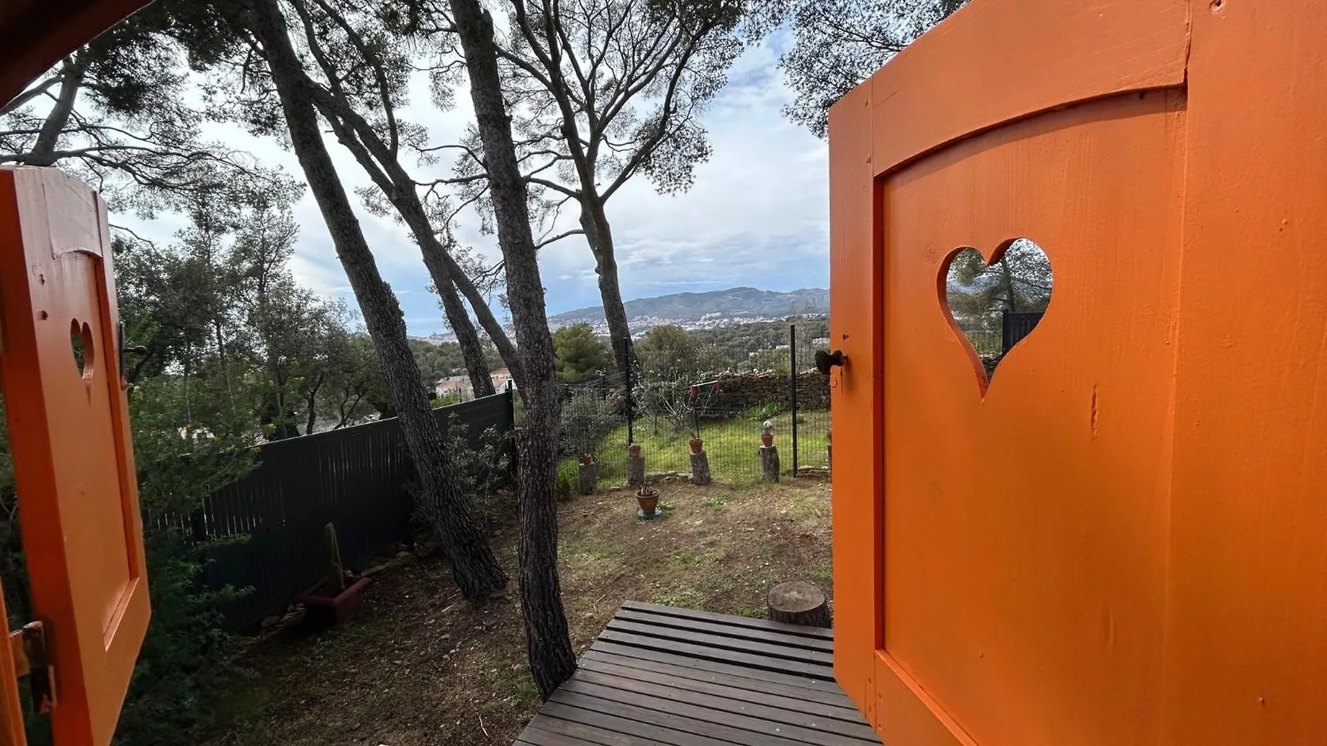 Campsite Roulotte La Ciotat Avec Terrasse Et Jardin Vue Mer France